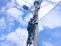 Pastikan Jaringan Tetap Andal, PLN Icon Plus Lakukan Pengecekan Kabel di Sidakarya